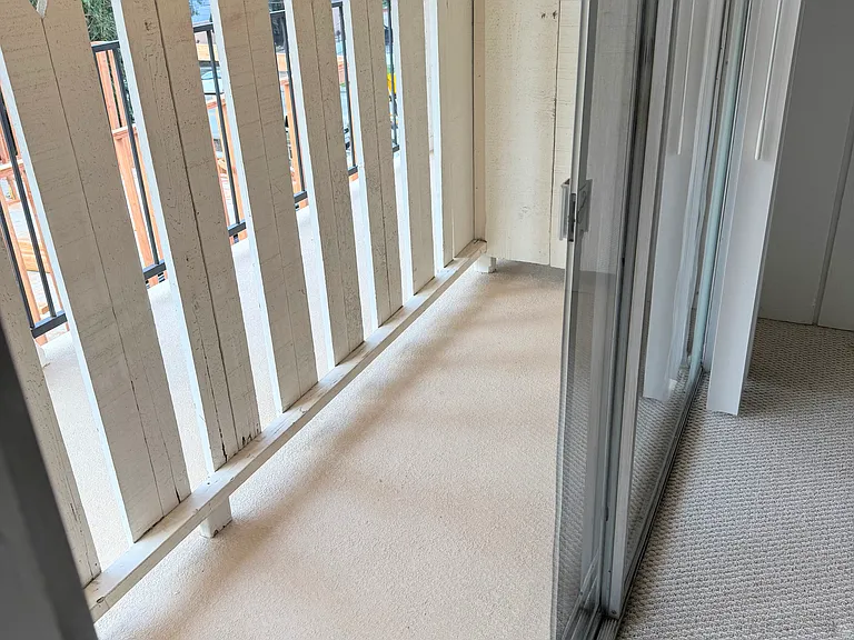 2250 N Beachwood Dr #203 — Photo 11