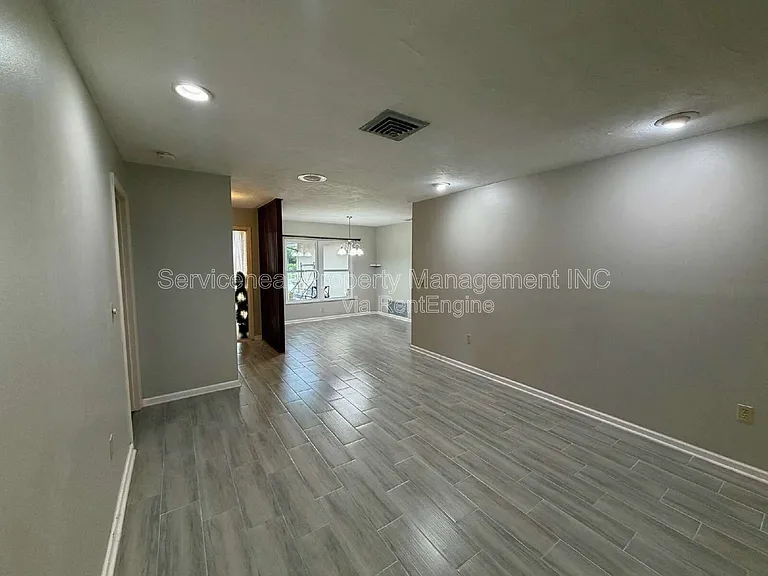423 Whispering Oaks Ct — Photo 32