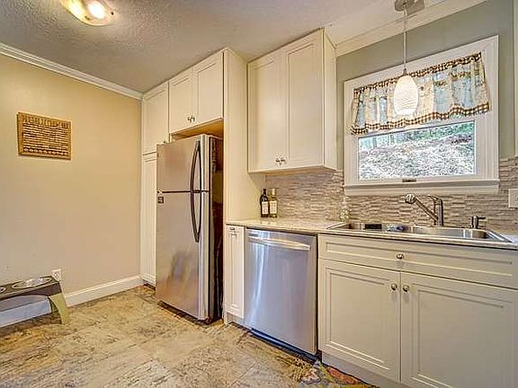 4th image of 80 Celtic Ln