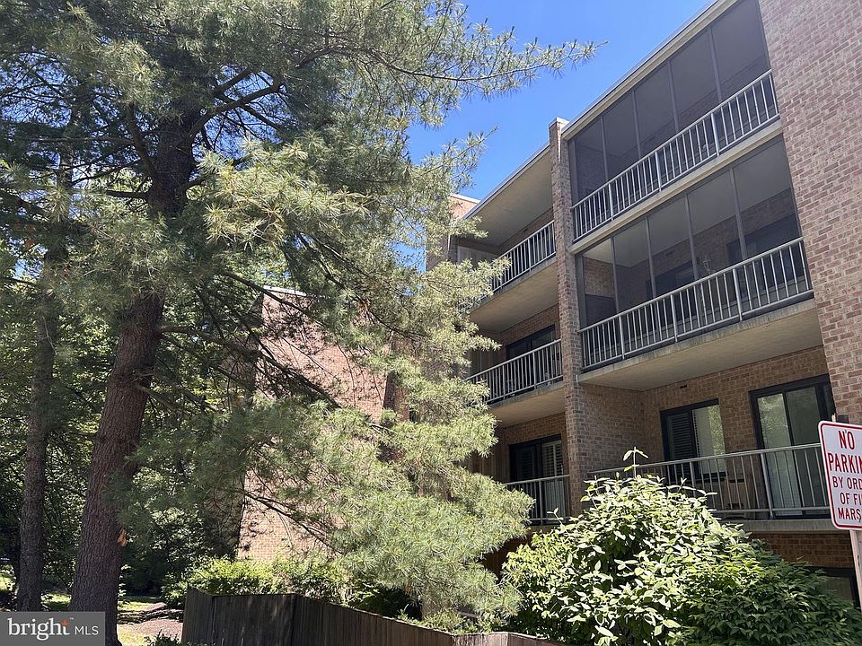 1st image of 1637 Oakwood Dr #321