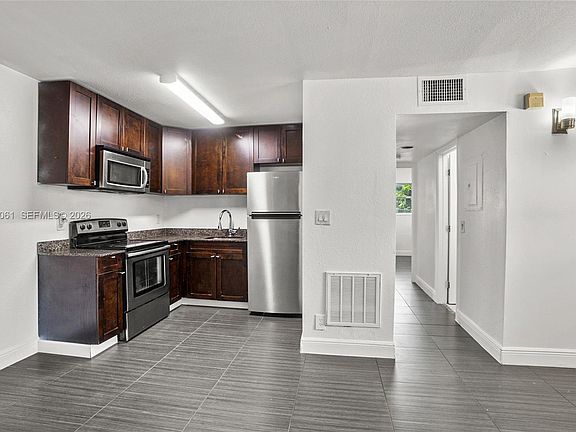 2nd image of 37 SW 14th St #16