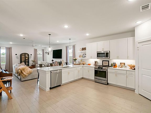 3rd image of 119 Walnut Hill Ct
