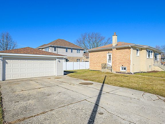 4th image of 5701 W 90th Pl