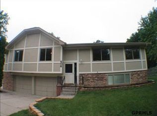 608 Jinings Dr, Bellevue, NE 68005
