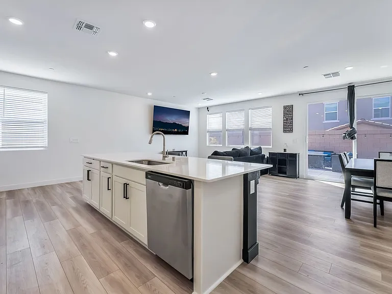 670 Tranquil Peak Ct — Photo 13