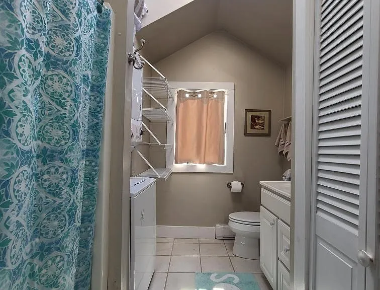 full bath/laundry