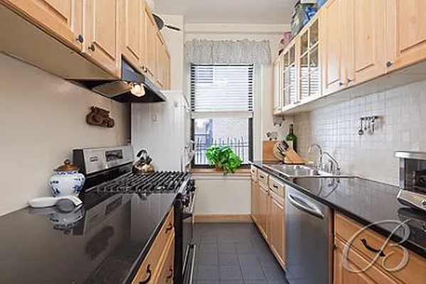 Sold by Bellmarc Realty | media 10