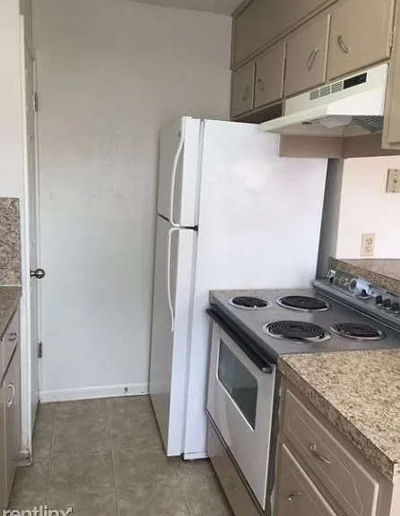 2337 Jennifer Dr — Photo 4