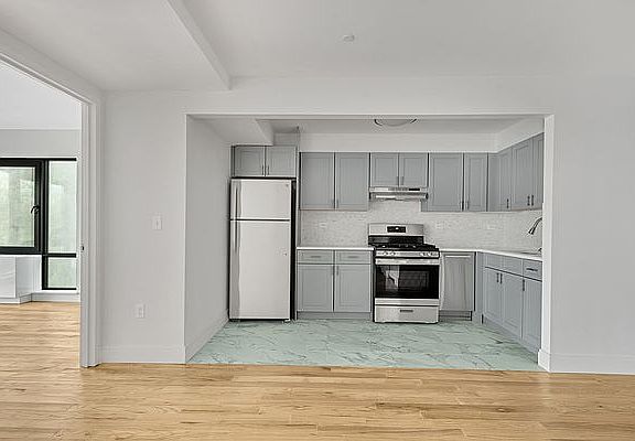 3rd image of 142 Richards St APT 3C