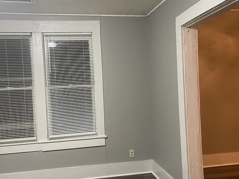 601 W Hazel St — Photo 5