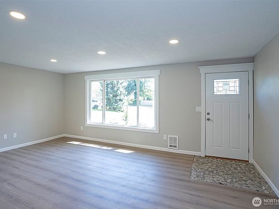 5th image of 303 Alder Lane N