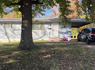 9029 Cranberry Ln, Saint Louis, MO 63121