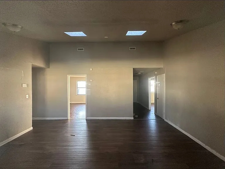 5900 S Blackwelder Ave — Photo 6
