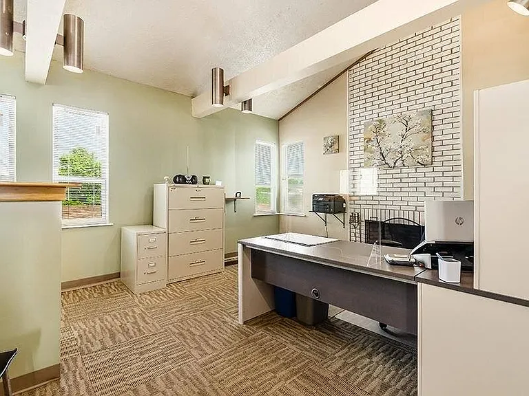 Sharon Green Townhomes — Photo 21