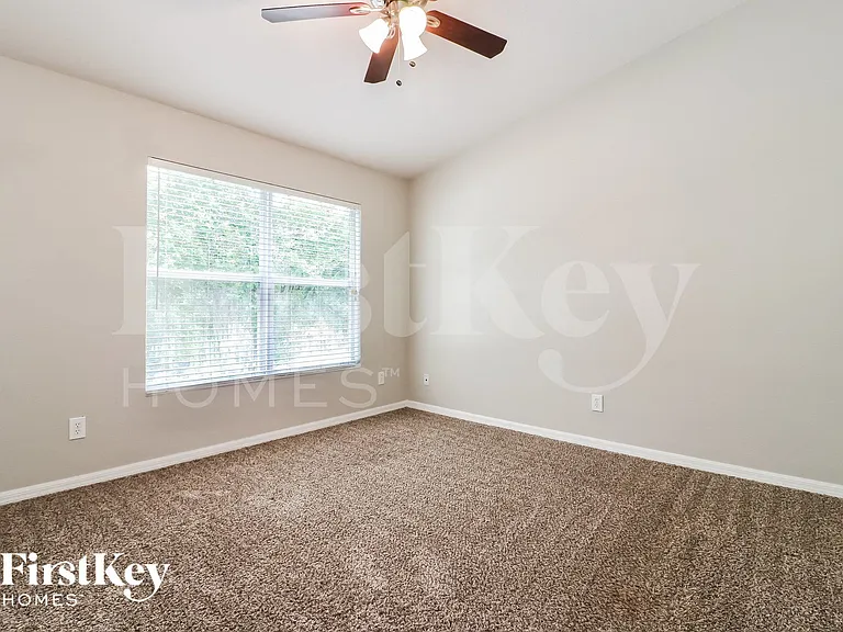 1251 Charlesworth Dr — Photo 8