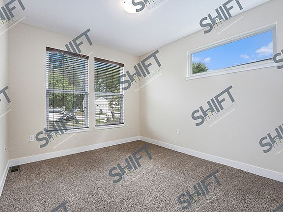 5th image of 2533 Lawncrest Dr NE
