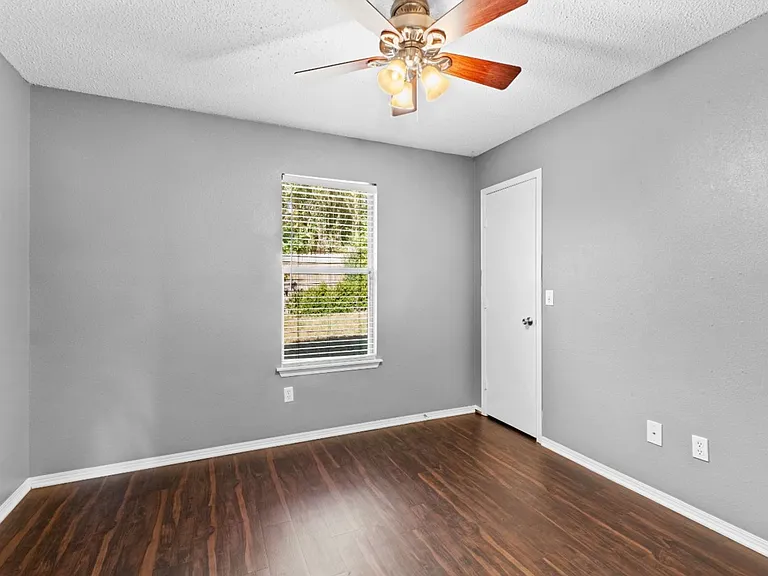 S Erika Ave Duplex — Photo 13