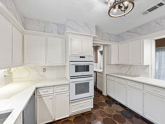 4th image of 10703 Cypresswood Dr