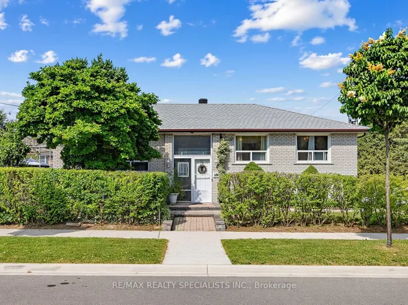 39 Castle Green Cres, Toronto, ON M9R 1N5