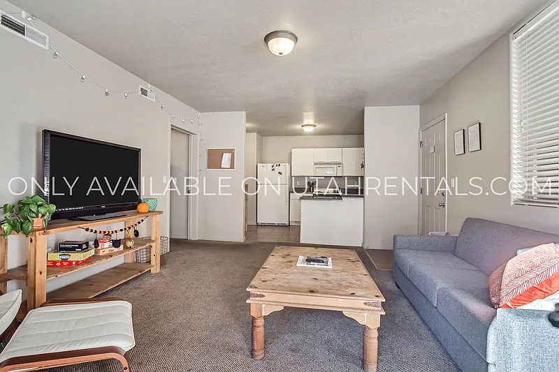 1 bed, 1.0 bath, 1196 sqft, $590 — Photo 3