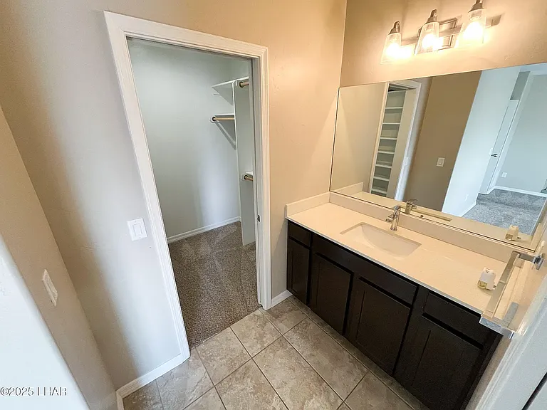 2831 Tonto Dr #B102 — Photo 12