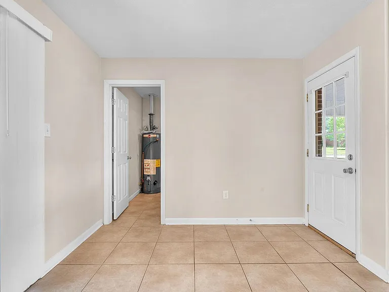 385 Lincoln Ave — Photo 13
