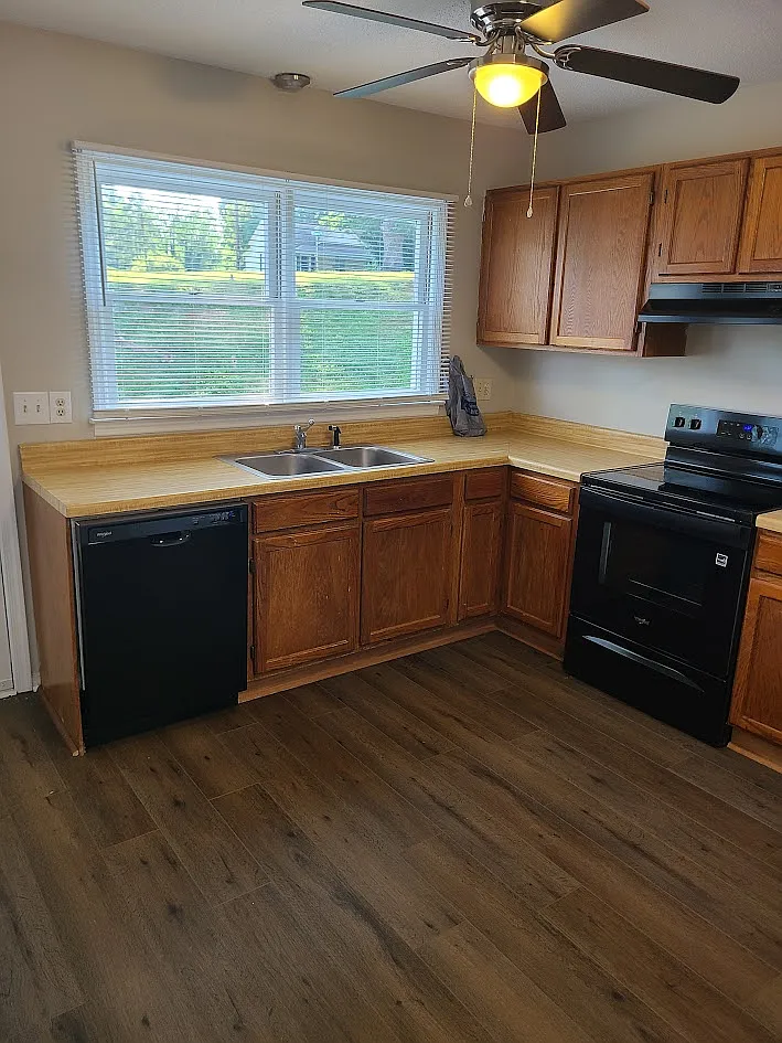 2 bed, 1.5 bath, 960 sqft, $1,100 — Photo 4