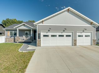 5416 Hendrickson Dr, Bismarck, ND 58503