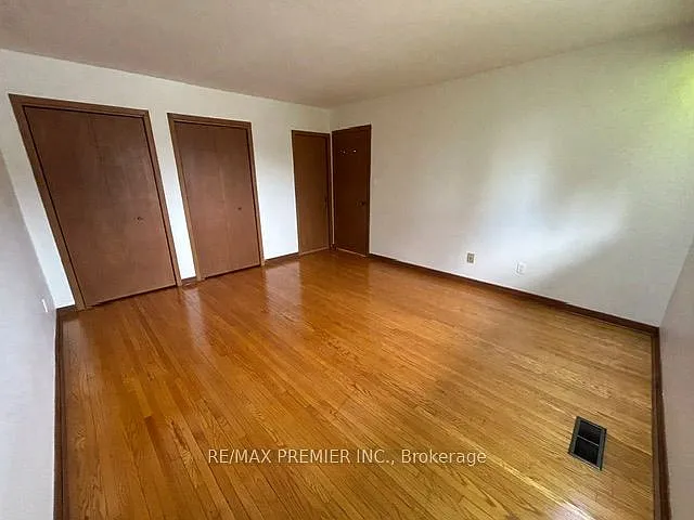 19 Sandbourne Cres — Photo 14