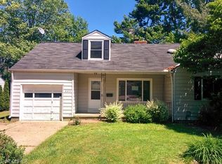 8373 Columbia Rd, Olmsted Falls, OH 44138