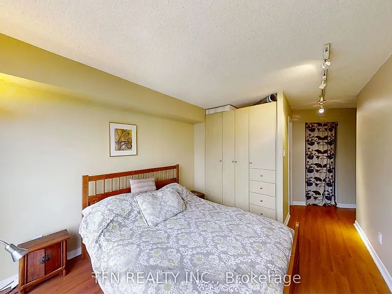 801 King St W #712 — Photo 7