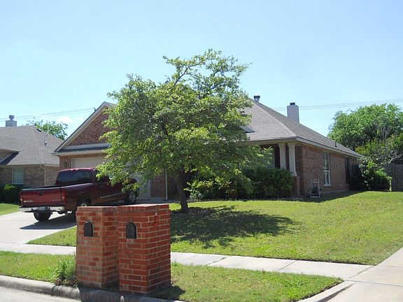 2nd image of 1404 Cowtown Dr