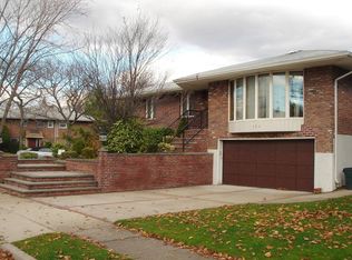 756 Bunker Rd, Valley Stream, NY 11581