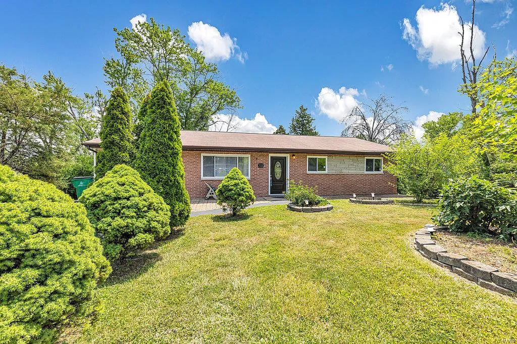 94 Beachcomber Dr photo 1