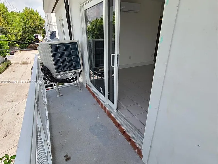 901 10th St #8 — Photo 22