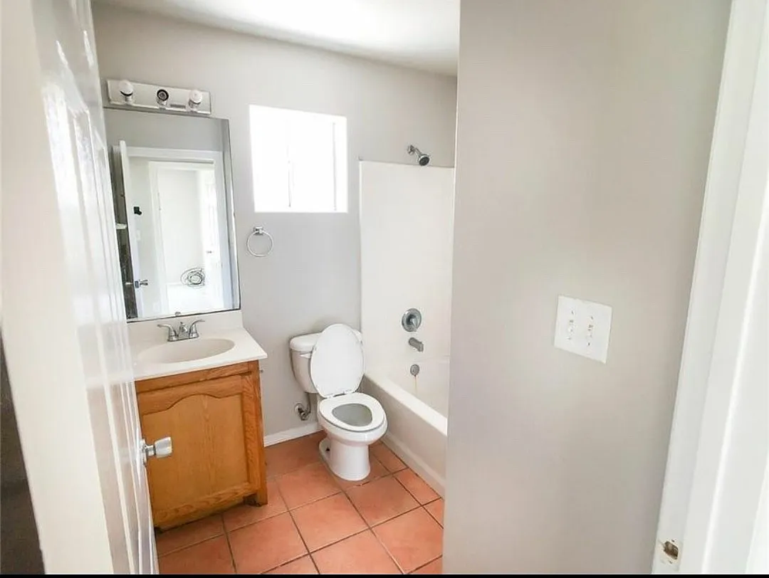2 bed, 900 sqft, $795 — Photo 3