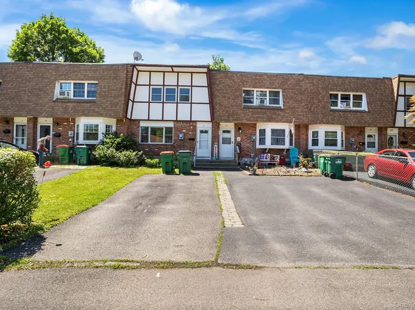 21 Roundtree Court, Beacon, NY 12508