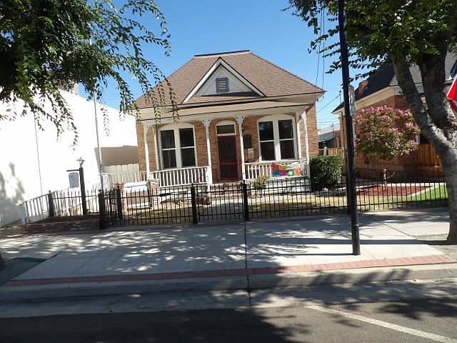 2nd image of 218 W D St