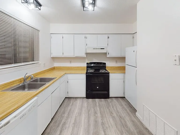 1309-Madeira-Unit-A-Kitchen_05072026