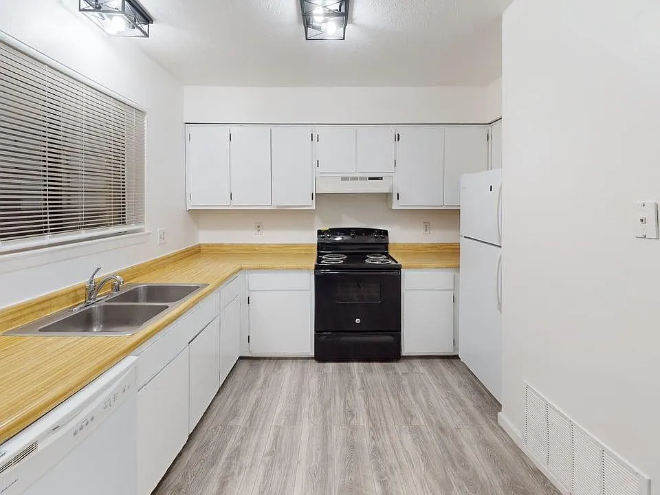 1309-Madeira-Unit-A-Kitchen_05072026