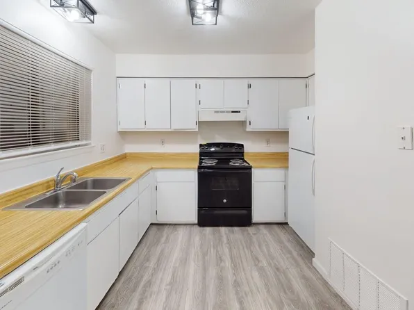 2 bed, 1.0 bath, 800 sqft, $1,135, 5116 Eastern Ave SE APT B, Albuquerque, NM 87108