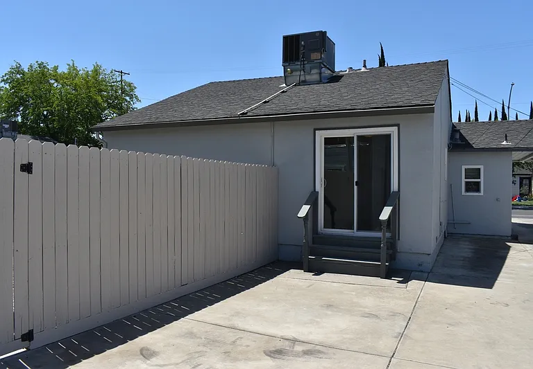 1720 Bessie Ave — Photo 21