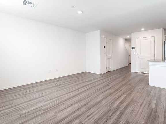 5th image of 9935 Daffodil Hills St