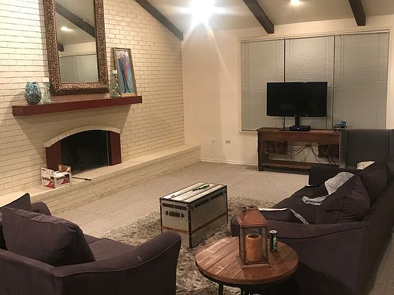 4th image of 3010 Lake Shore Dr