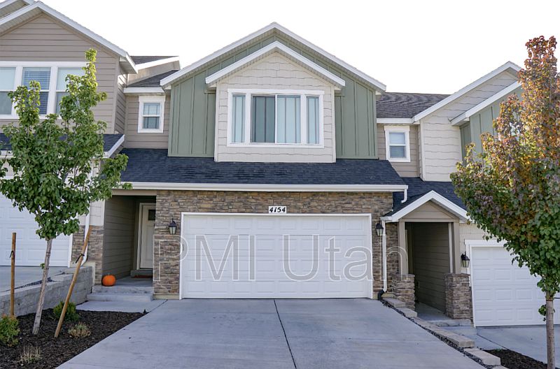 1st image of 4154 N Cresthaven Ln