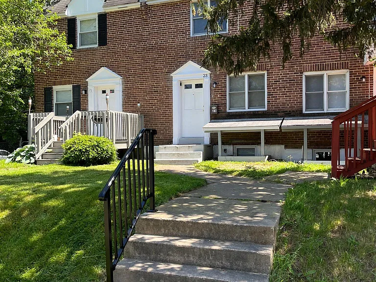 23 Madison Dr — Photo 1