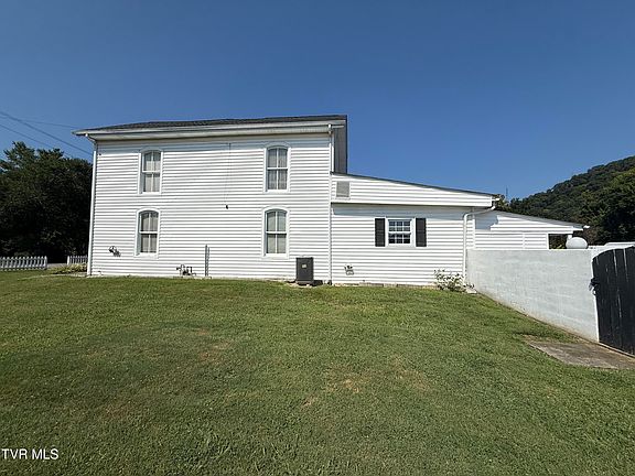 5th image of 451 Race St