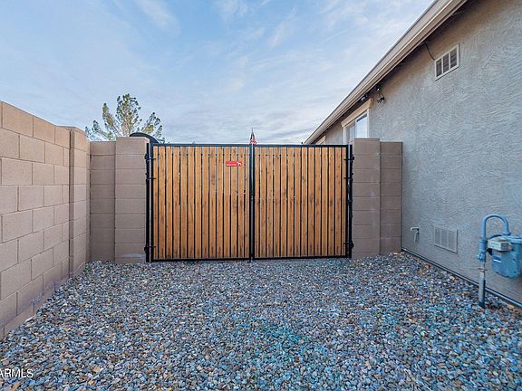 4th image of 42039 W SOMERSET Drive