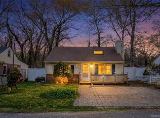 92 Wauwepex Trail, Ridge, NY 11961