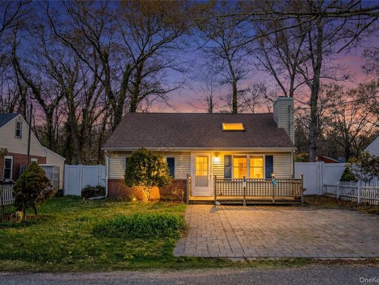 92 Wauwepex Trail, Ridge, NY 11961